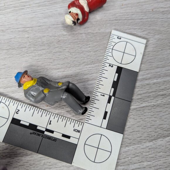 Vintage Winter Scene Metal Seated Figures Man and Woman Set of 2 2.5" Tall - Picture 5 of 6